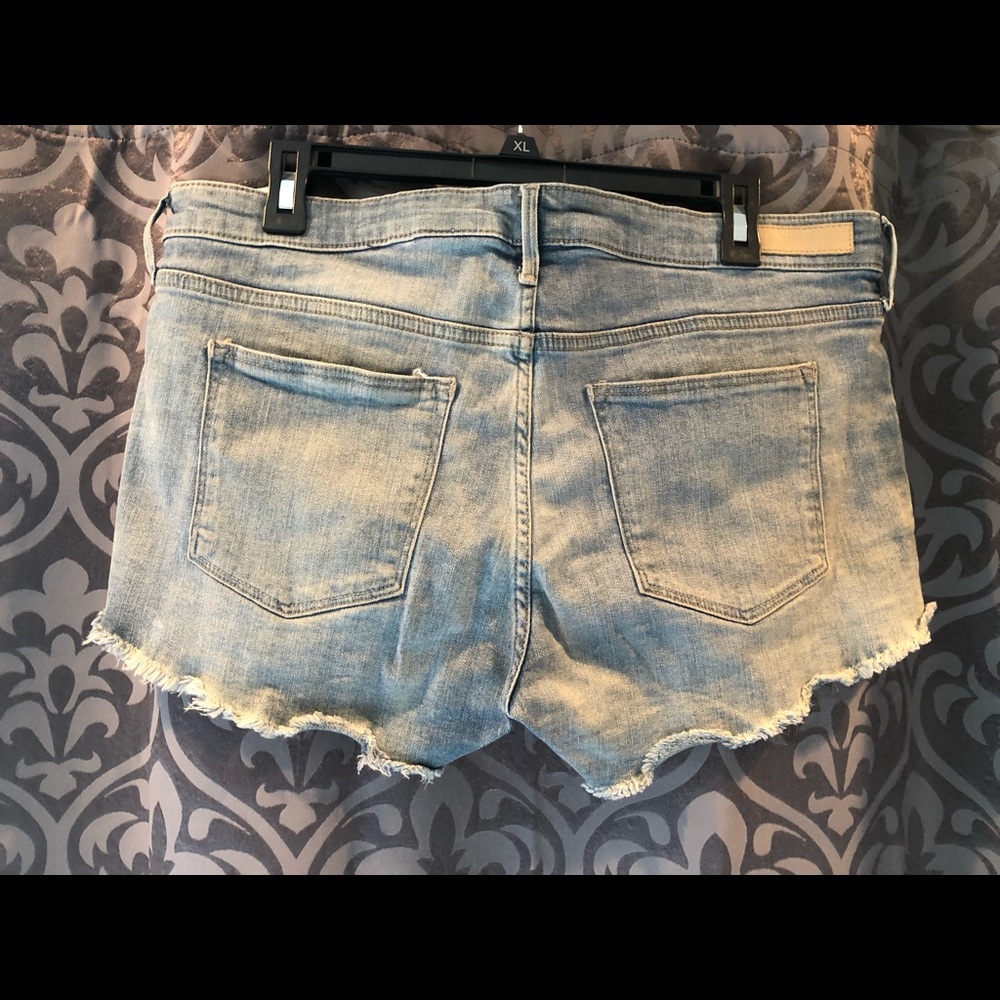 Shorts - Picture 2 of 3